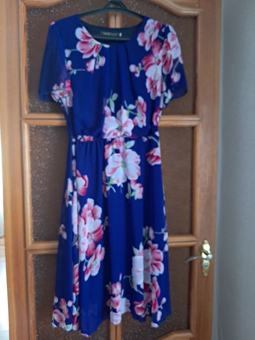 Продам женские  платья