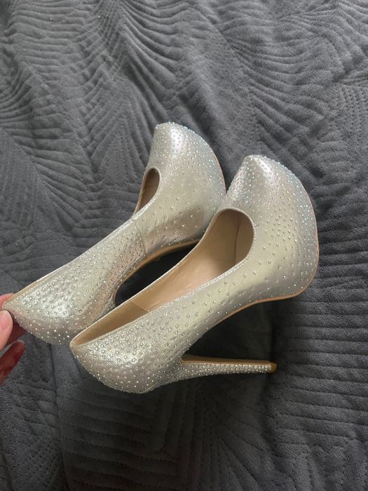 Продам новые туфли