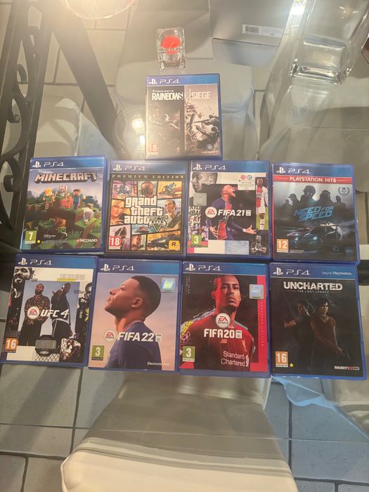PS4 Pro 1TB + 2 контролера + 8 игри