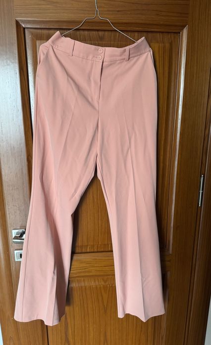 Костюм в розов цвят