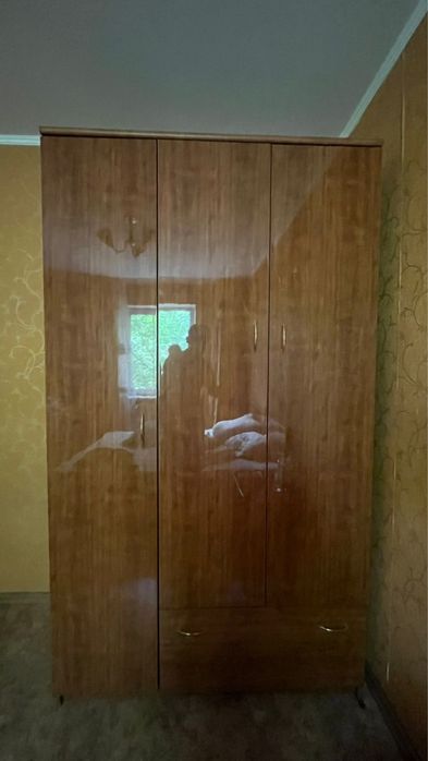 Срочно продаю спальный гаринитур