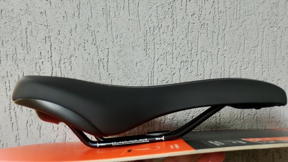 Седалкa CUBE RFR