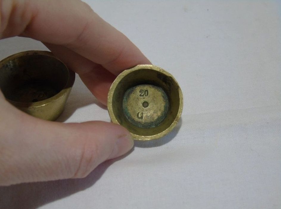 Set antic de greutăți din alamă sau ocaua lui Cuza