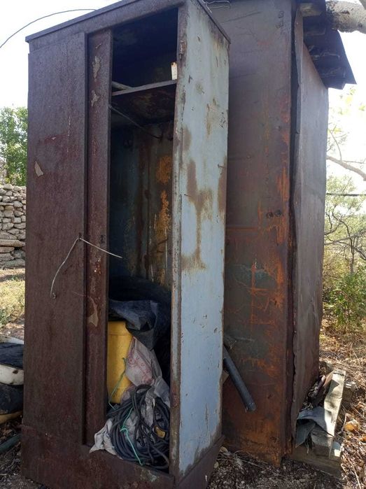 Продам металлический шкаф или поменяю