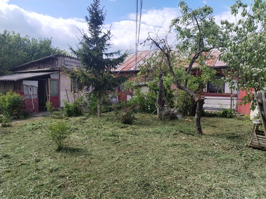Teren cu casă de vânzare Titu(Salcuta 920 mp teren) - casă veche cu 3 camere
