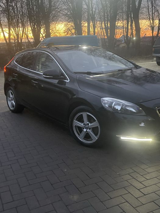 Volvo v40 anul 2013 negociabil