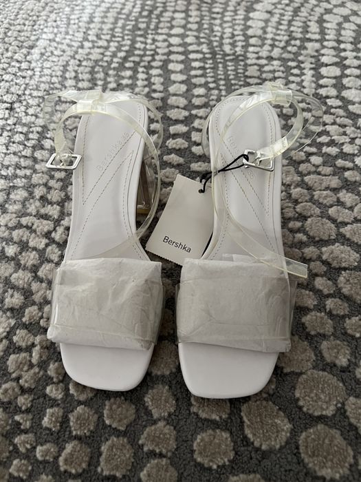 Sandale cu toc mediu