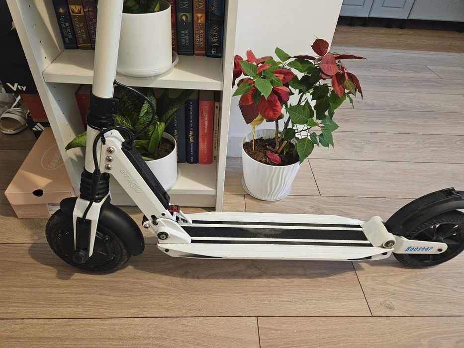 Trotineta electrica E-TWOW Booster pliabila, 30 km/h, autonomie 35 km