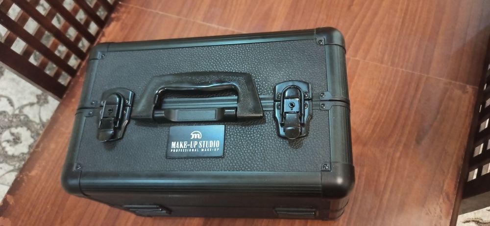 Профессиональный кейс для визажиста