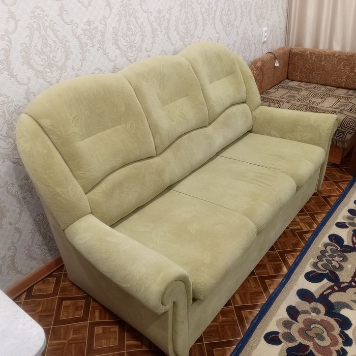 Раскладной диван и два кресла