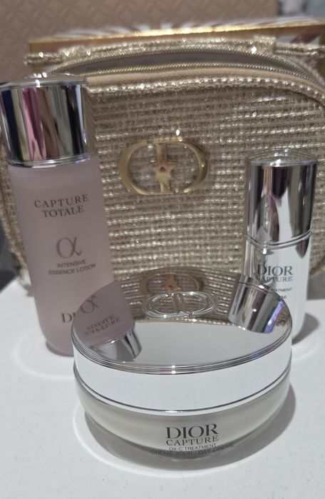 Dior capture totale limited edition сет с несесер Нов