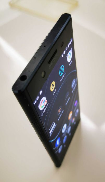 Vand Sony Xperia XZ Premium pentru audiofili, baterie usor umflata