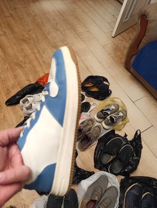 Продам мужские кроссовки и туфли,42,43,недорого