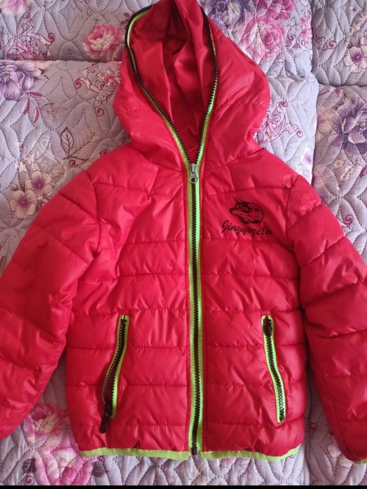Продам куртку на девочку