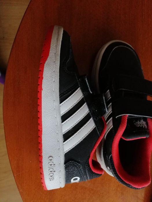 Продавам оригинални спортни обувки