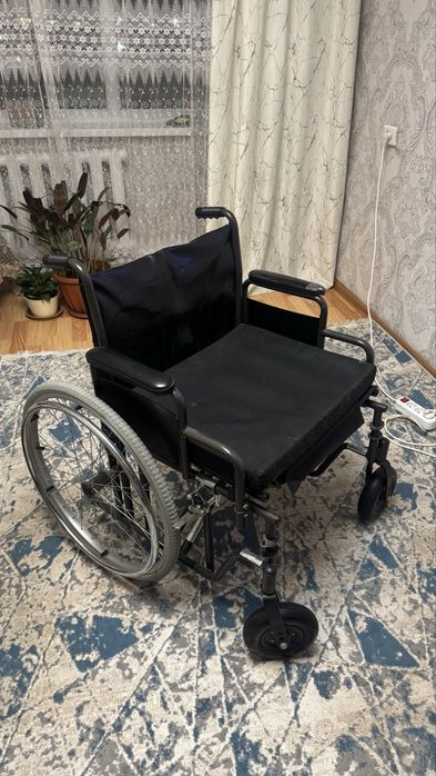 Продам инвалидную коляску