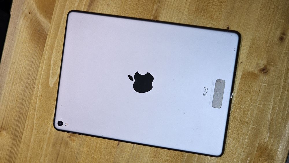 iPad Pro 9.7 (2016)