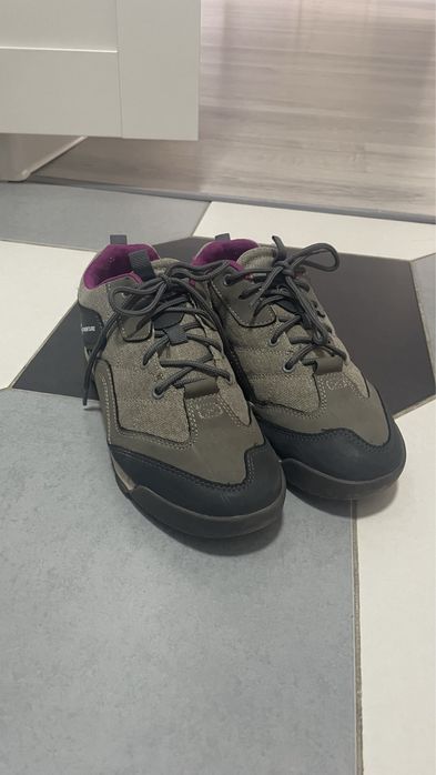 Кроссовки женские 37