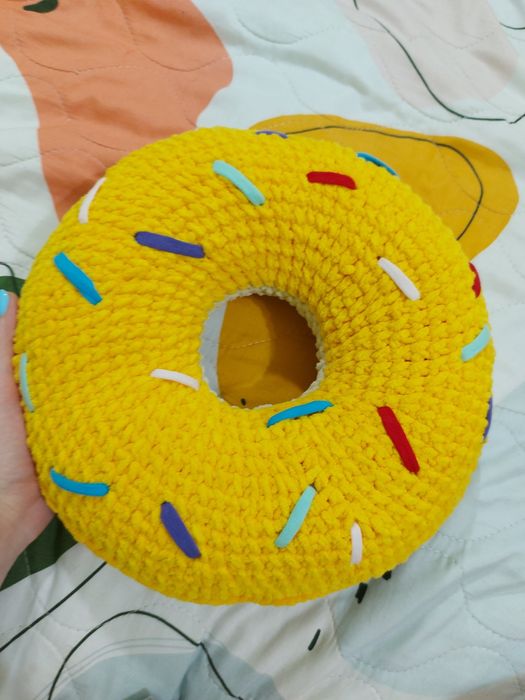 Продам вязаные подушки-пончики