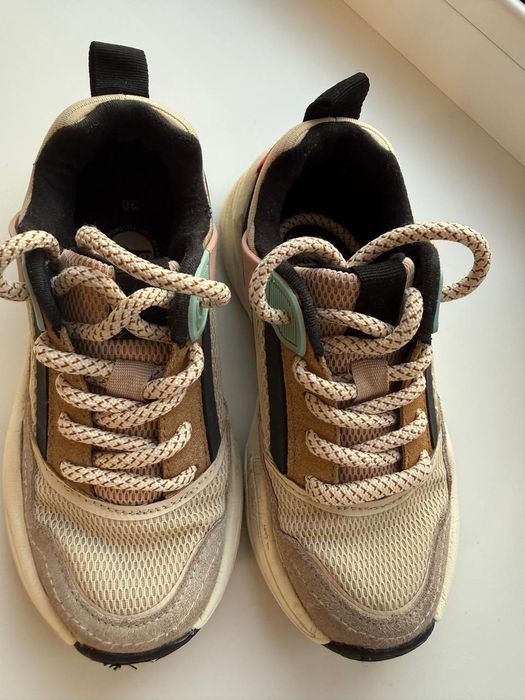 Кроссовки Зара на девочку.