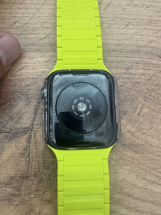Продам срочно Apple watch se или обмен
