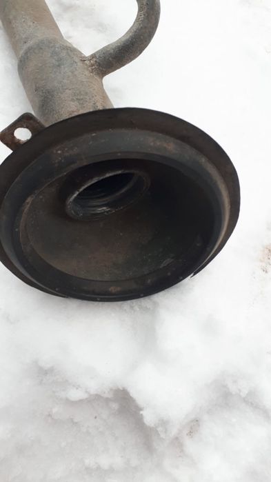 Горловина топливного бака