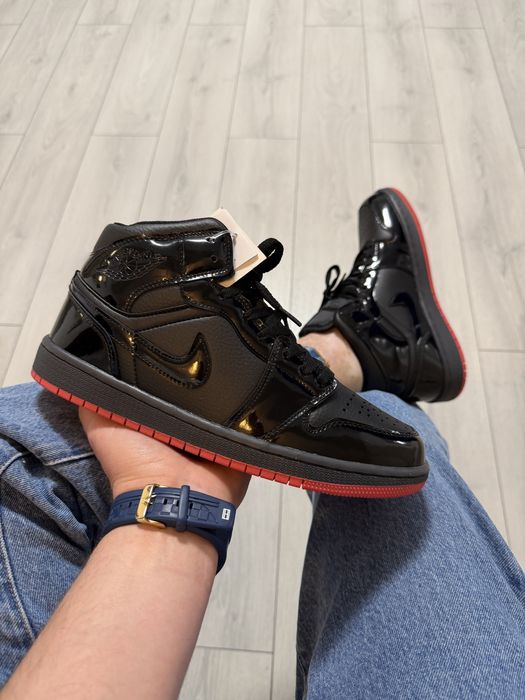 Adidasi Barbati Nike Jordan Mid Negru & Rosu!