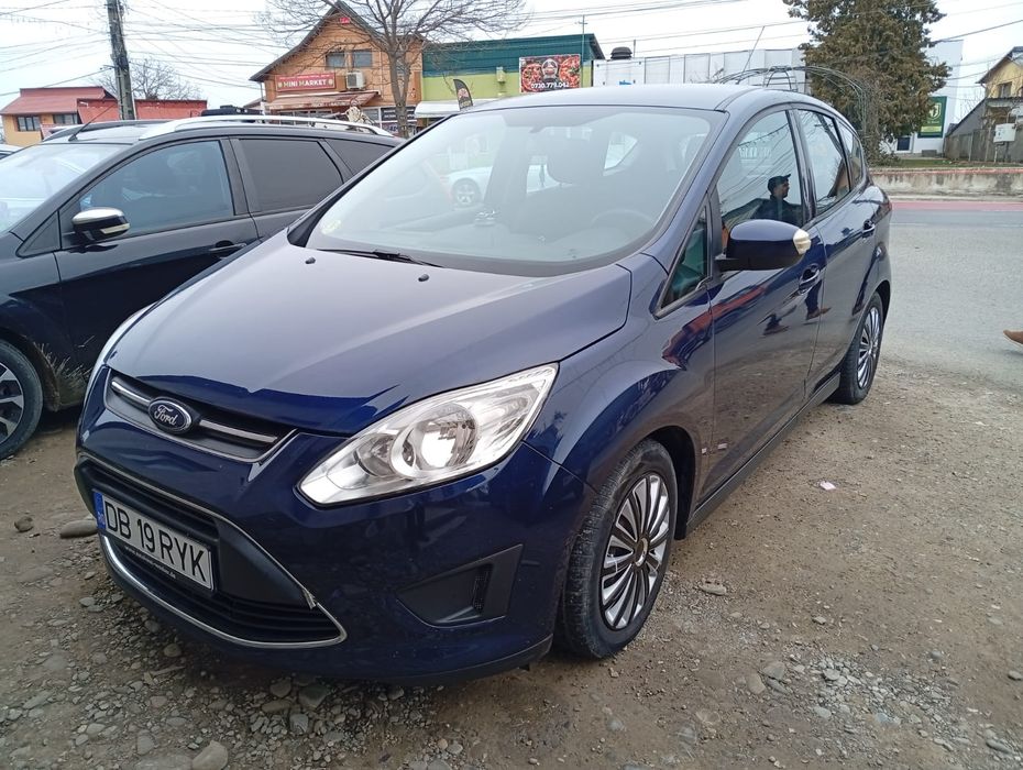 Vand sau schimb Ford C-max .