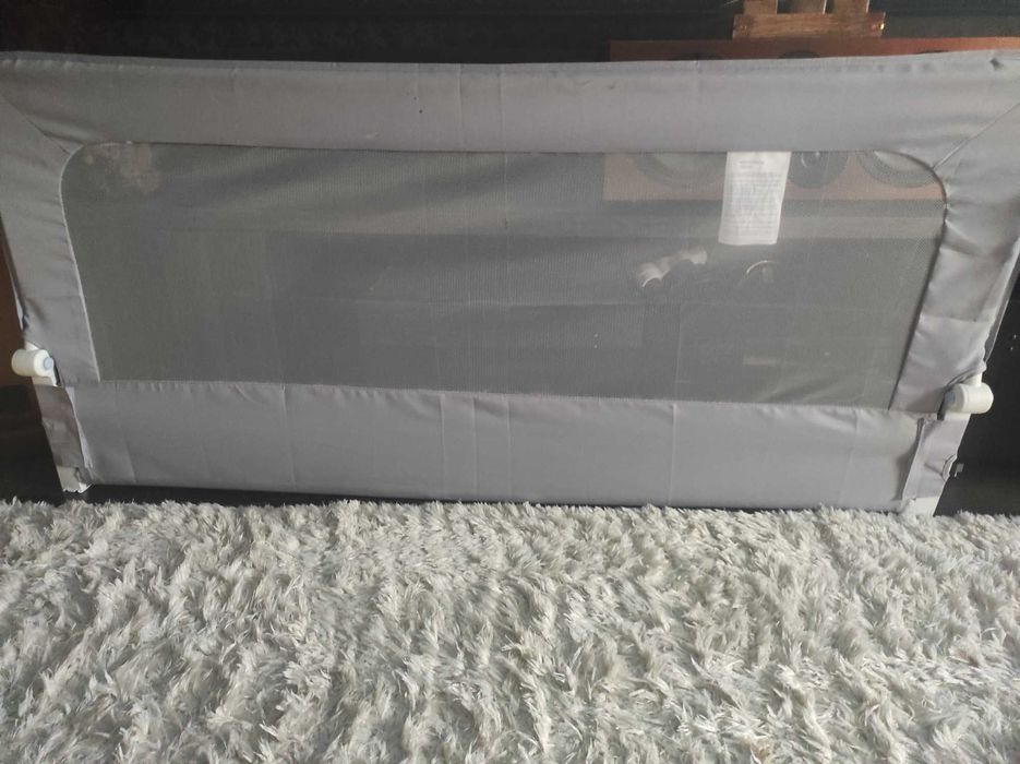 Сгъваема преграда за детско легло и спалня