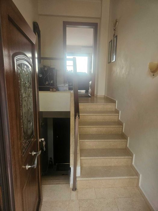 Прекрасна двуетажна къща 300 кв.м с гледка