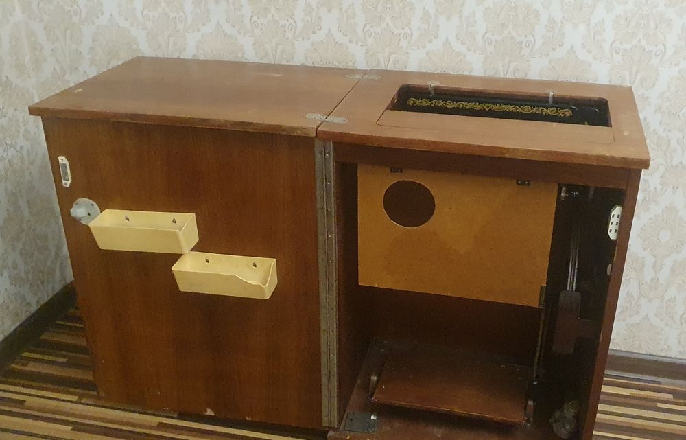 Продам швейную машинку