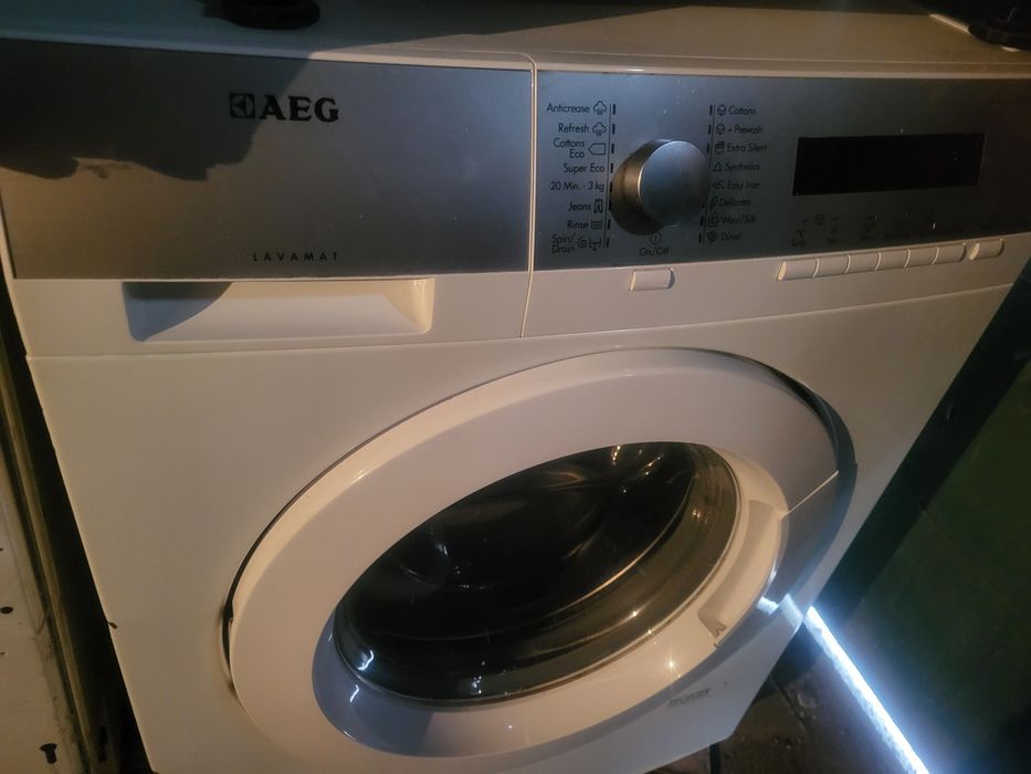 Продавам Пералня AEG