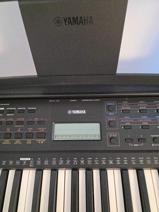 Pianina Yamaha electrica
