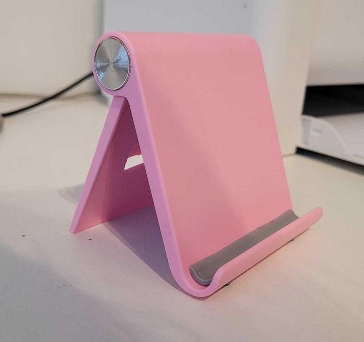 Удобна поставка за смартфон на бюро - НОВА