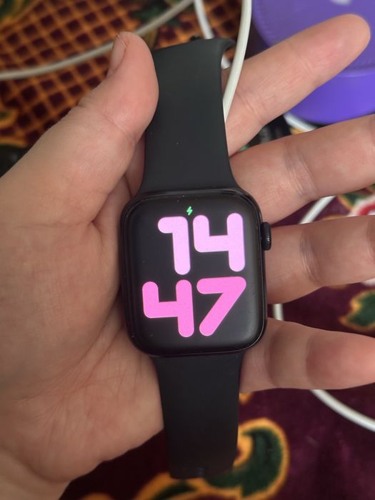 Apple watch SE 44 mm, 88 % емкость