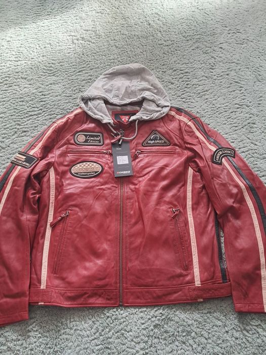 Gecii de piele diferite modele și culori.