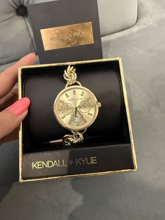 Нов часовник в кутия