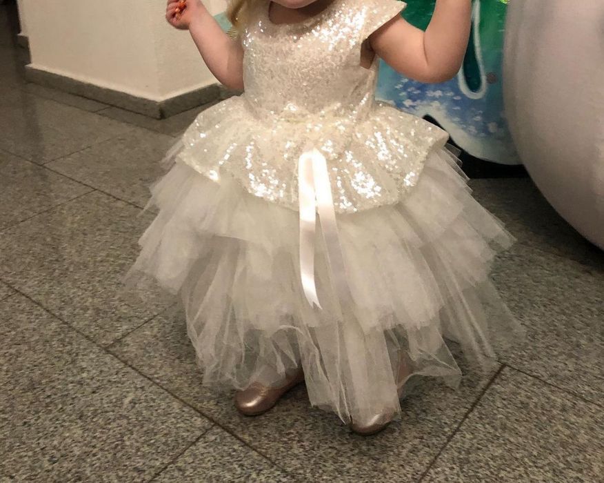 Белое платье на девочку 3-4 года