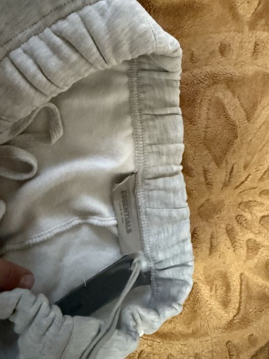 Pantaloni essentials