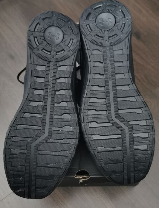 Adidasi Under Urmour noi