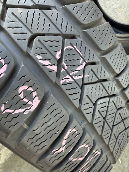 Anvelopa iarna 205/60 R17 - Pirelli Sotto Zero 3 cu steluta bmw