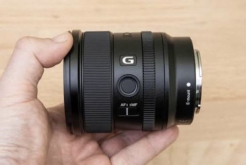 Продаю Sony 20mm f/1.8 G