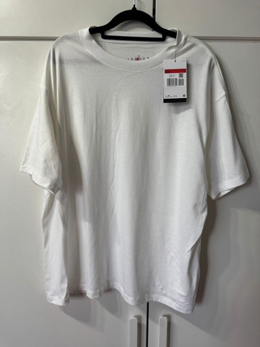 Nou cu etichetă:Tricou Jordan marimea M și L