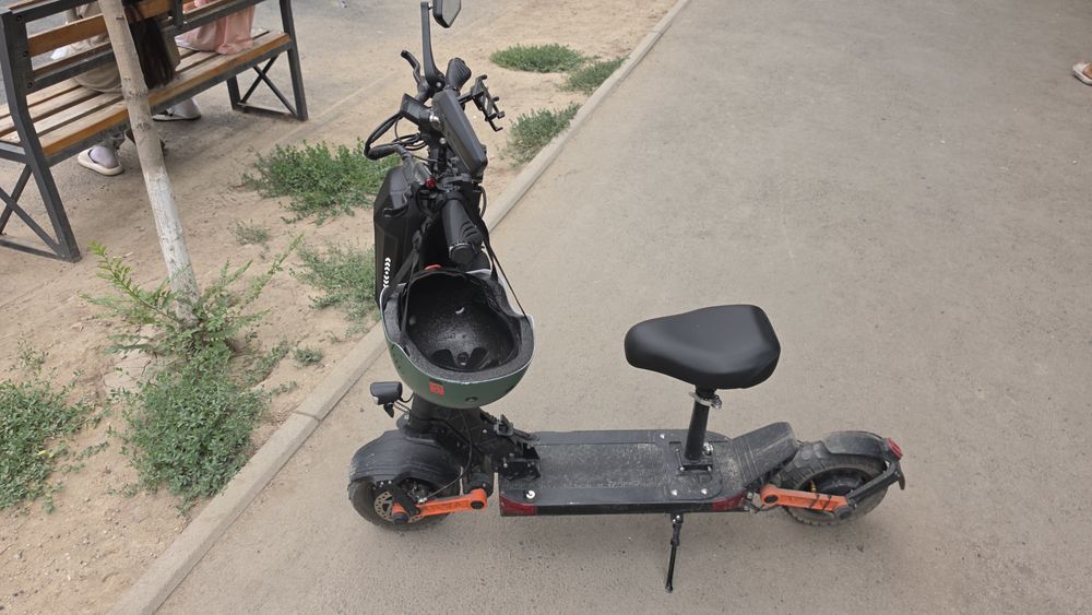 Продам электросамокат Joyor S-10S