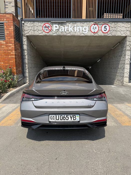 Продается Hyundai Elantra 2.0 2021 год