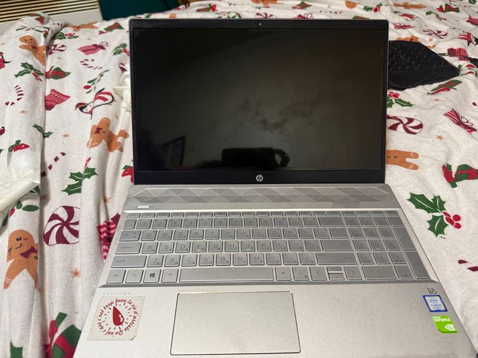 Продавам личния си лаптоп-HP Pavilion 15-cs1xxx