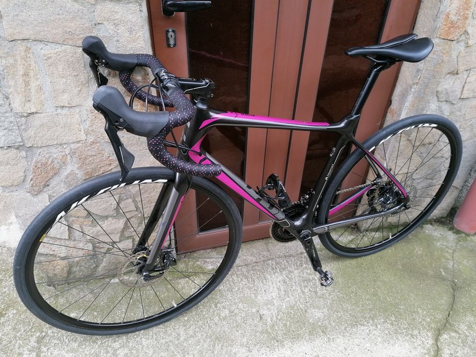 Шосеен GIANT - Liv  Carbon, 2*11 Shimano 105, хидравлични спирачки