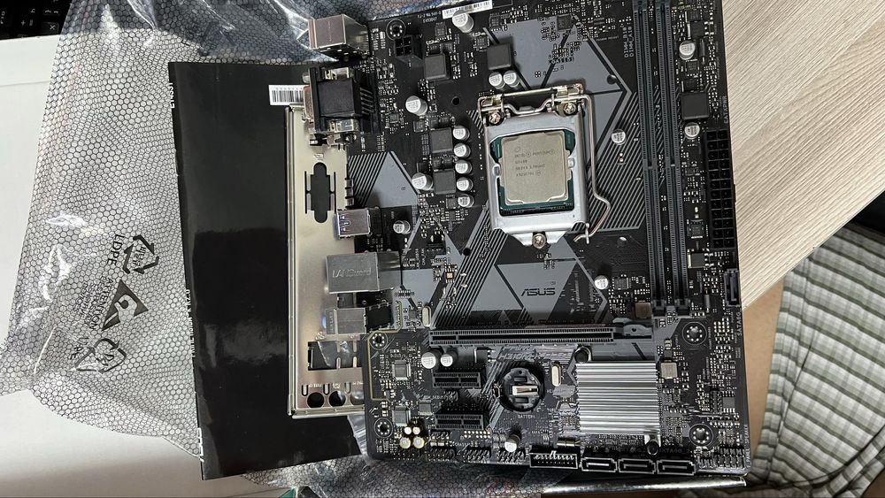 Материнка с процессором 1151 сокет.