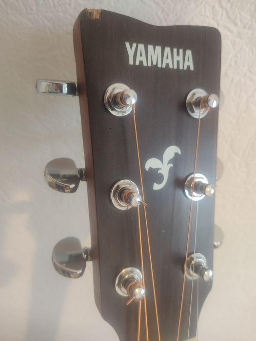 Электроакустическая гитара Yamaha