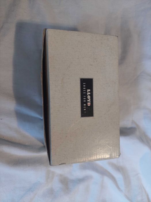 грижи и оборудване бежово LLOYD дървено дърво за обувки мъже.